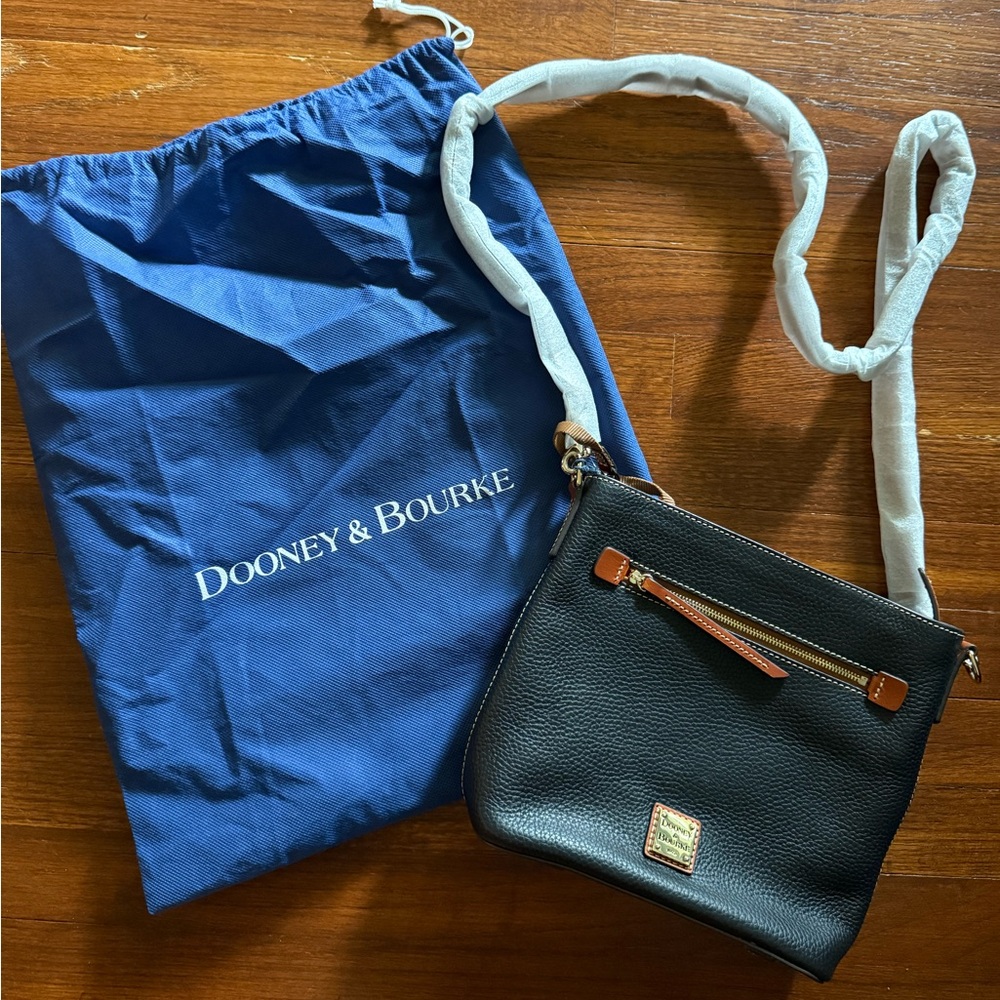 NWT Dooney & Bourke Black Crossbody Bag